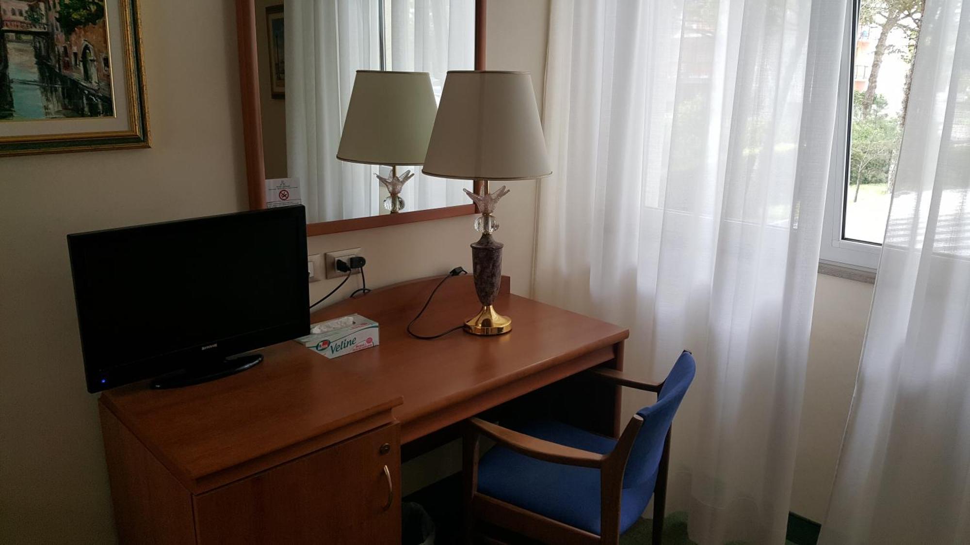 Hotel Arizona Lignano Sabbiadoro Habitación foto